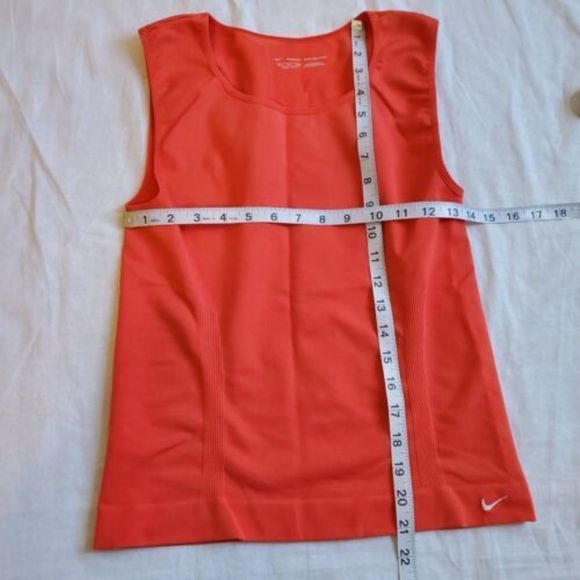 NIKE Seamless Stretch Dri Fit Coral Tank Top SZ Medium - Picture 7 of 9